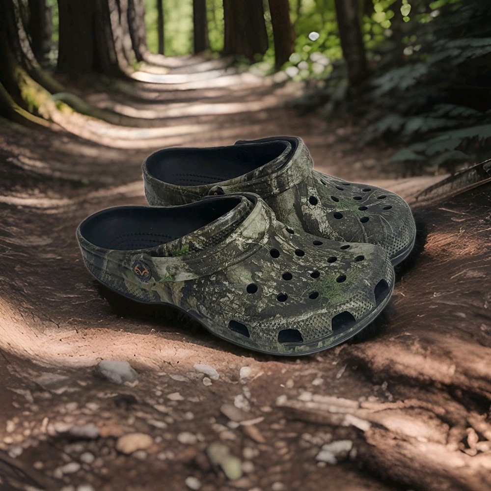 Crocs Camouflage Men's Size 7, Women's 9 Clog Pre-owned.